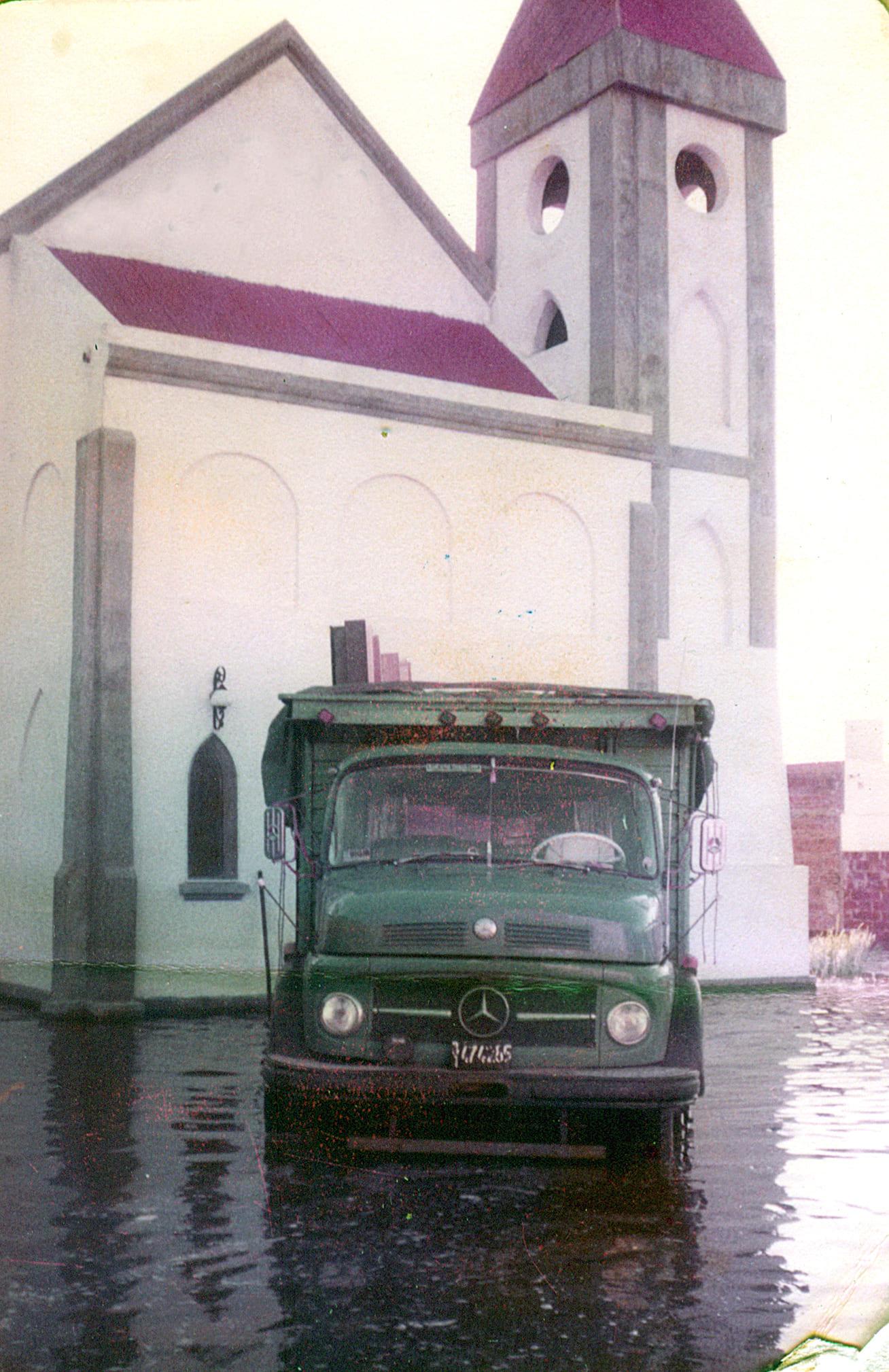 1985-capilla epecuen evacuacion- (4)