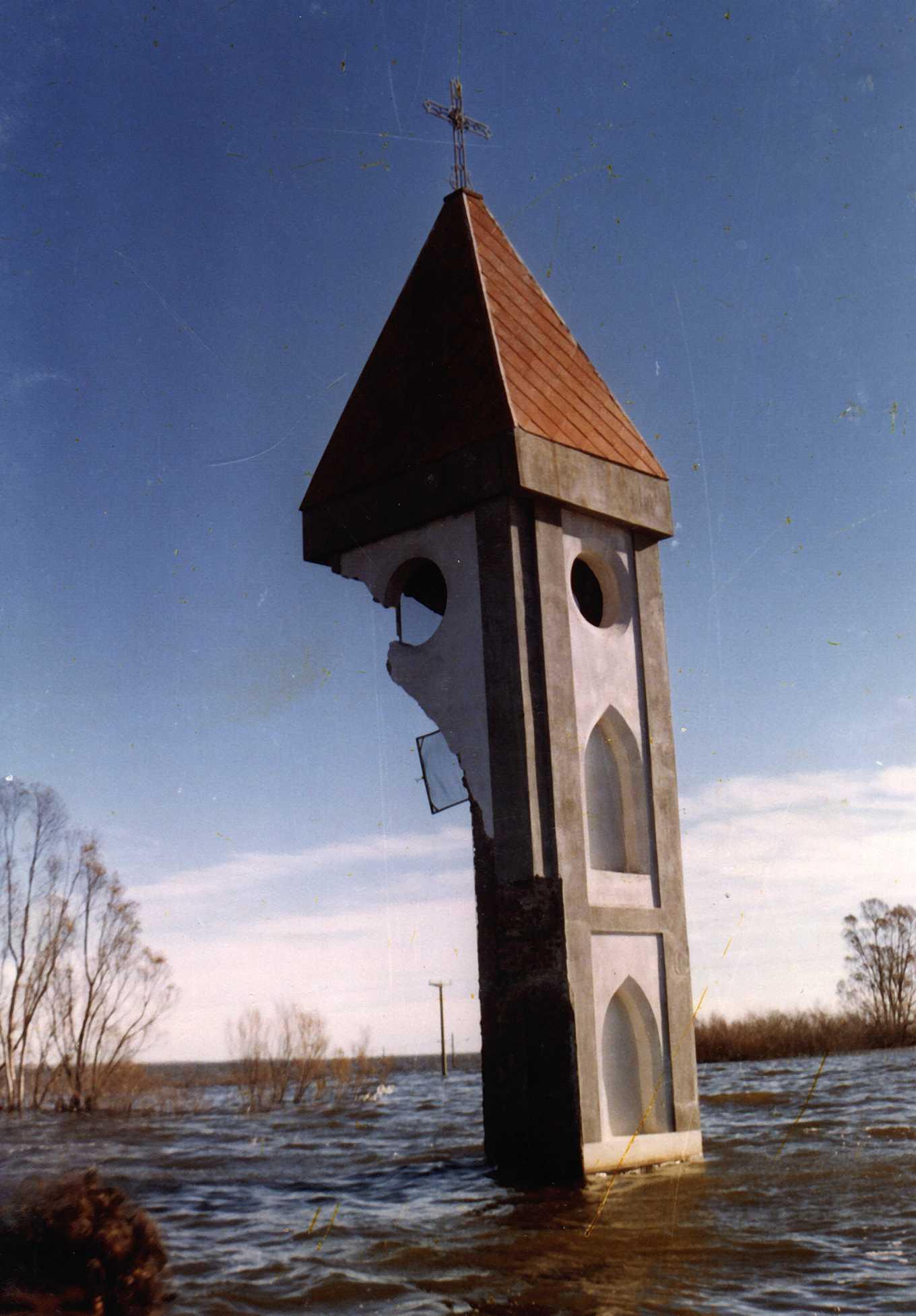 1987 16-Capilla Epecuen- (19)