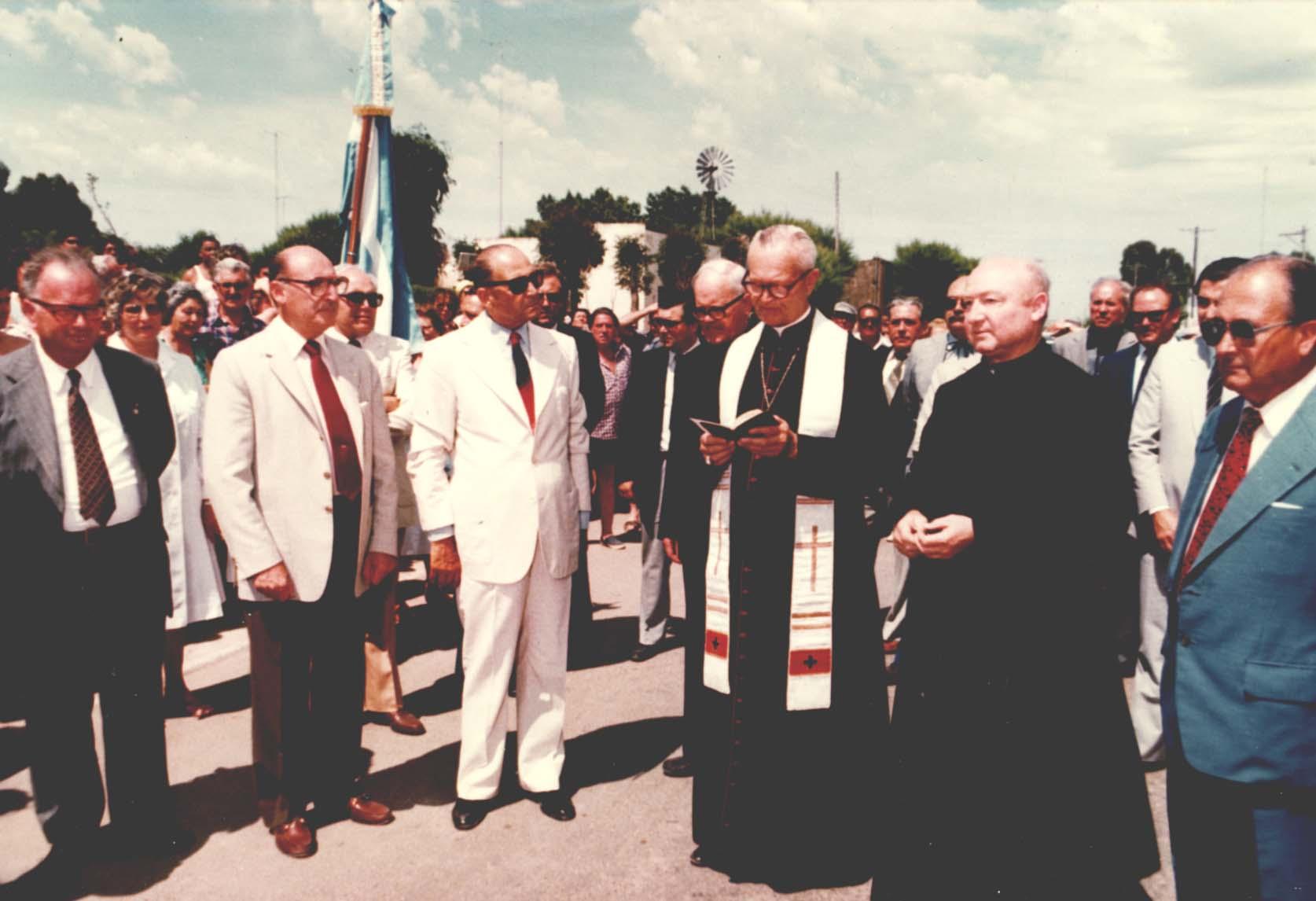 1983 Inauguración de la Terminal. Gob. Aguado y Obispo Maier.